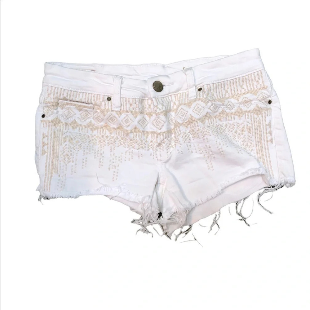 BLANKNYC EMBROIDERED WHITE DENIM SHORTS